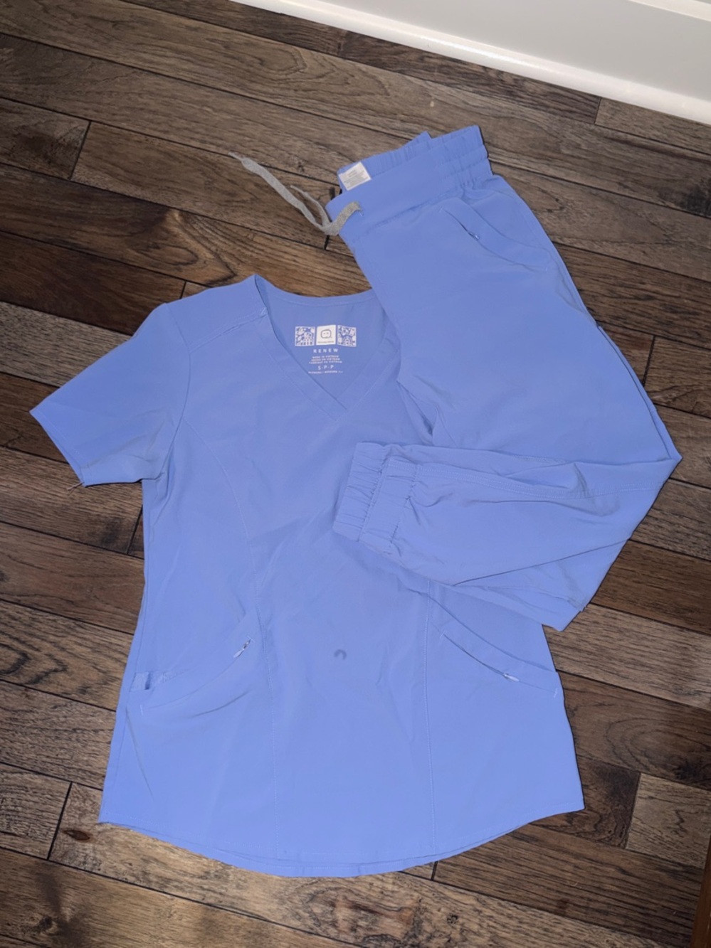Wonderwink Periwinkle Blue V-Neck Scrub Top and Jogger Set